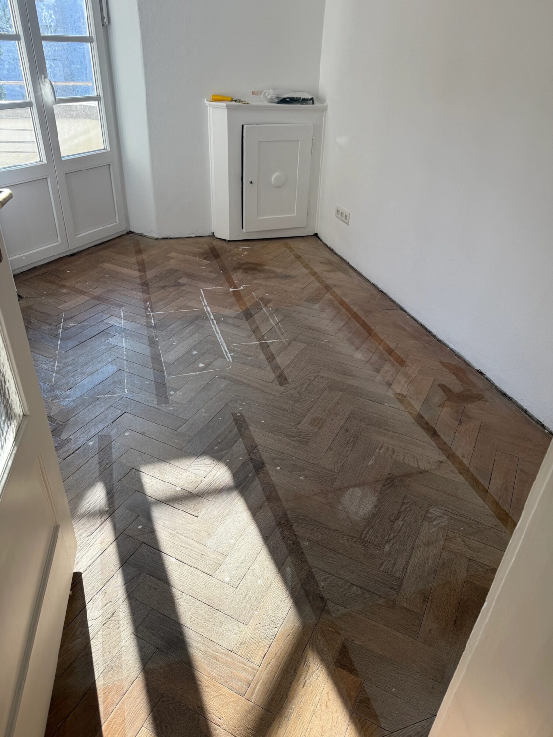 Altbau Fischgrät beschädigt